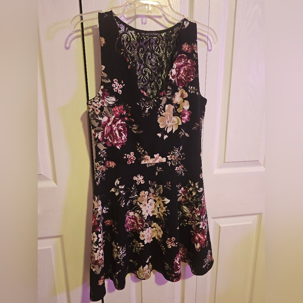 Three Pink Hearts Floral Lace Sleeveless Dress